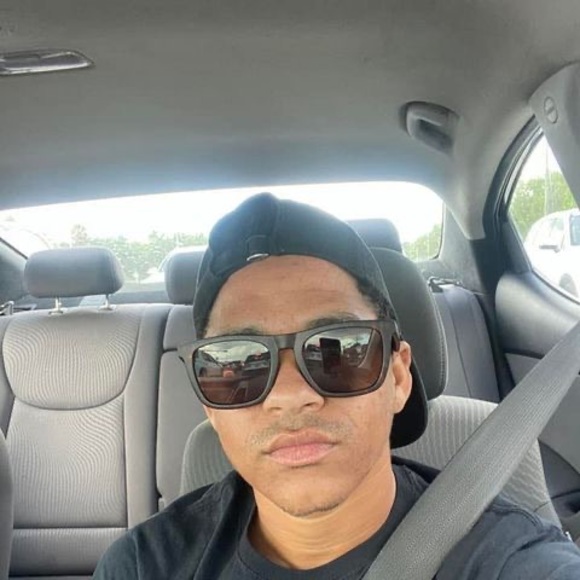 Meet your Posher, Carlos - Picture 1 of 1